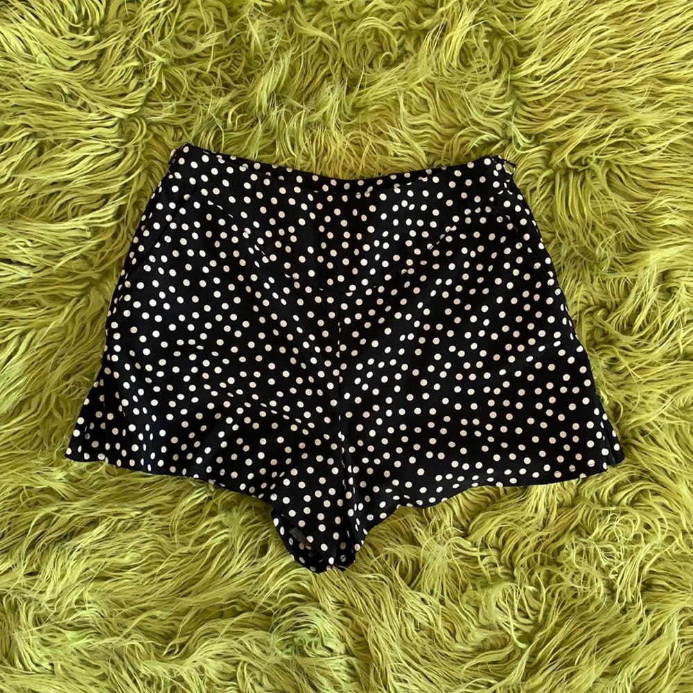 Via Vena! Polka Dot High Waisted Shorts !!!